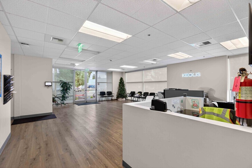 More Photos Of 9031 N Lurline Ave, Chatsworth Distribution For Lease