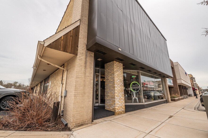 More Photos Of 337 N Main St, West Bend General Retail For Lease