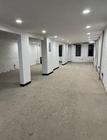 More Photos Of 325 Broome St, New York Apartments For Lease
