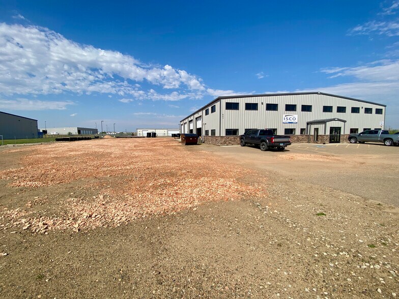 More Photos Of 603 Well St, Williston Warehouse For Sale