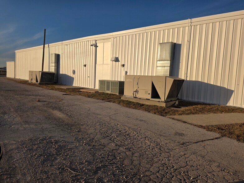 More Photos Of 300 Airport Rd, Ames Warehouse For Sale
