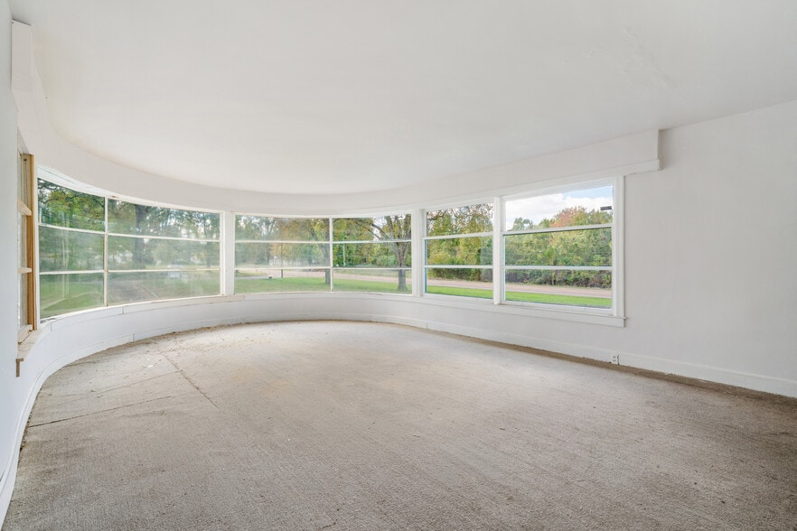 More Photos Of 3590 Thomas St, Memphis Office For Sale