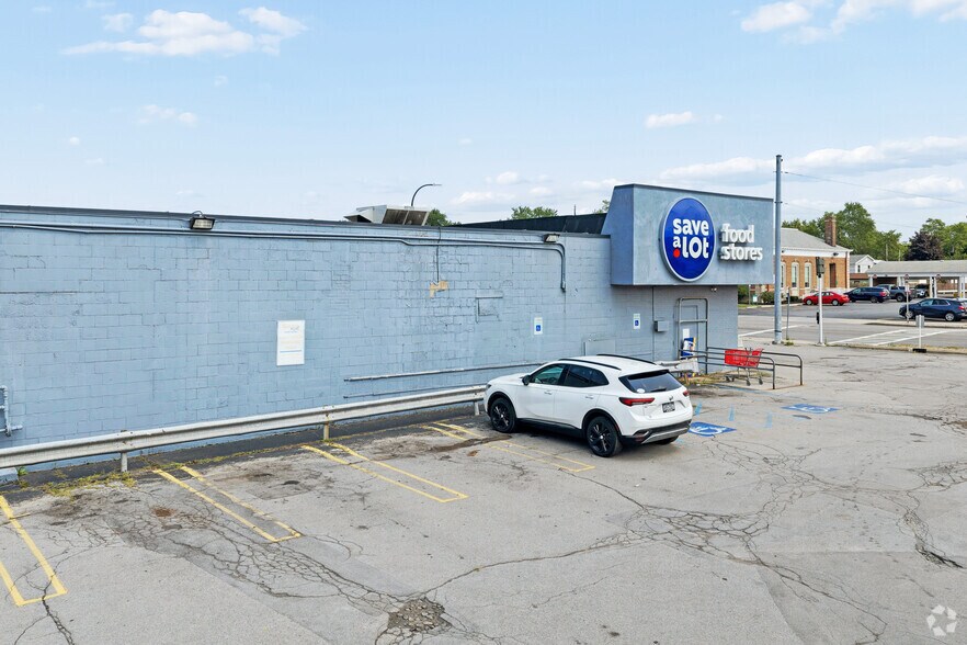 More Photos Of 3640 Delaware Ave, Tonawanda Supermarket For Sale
