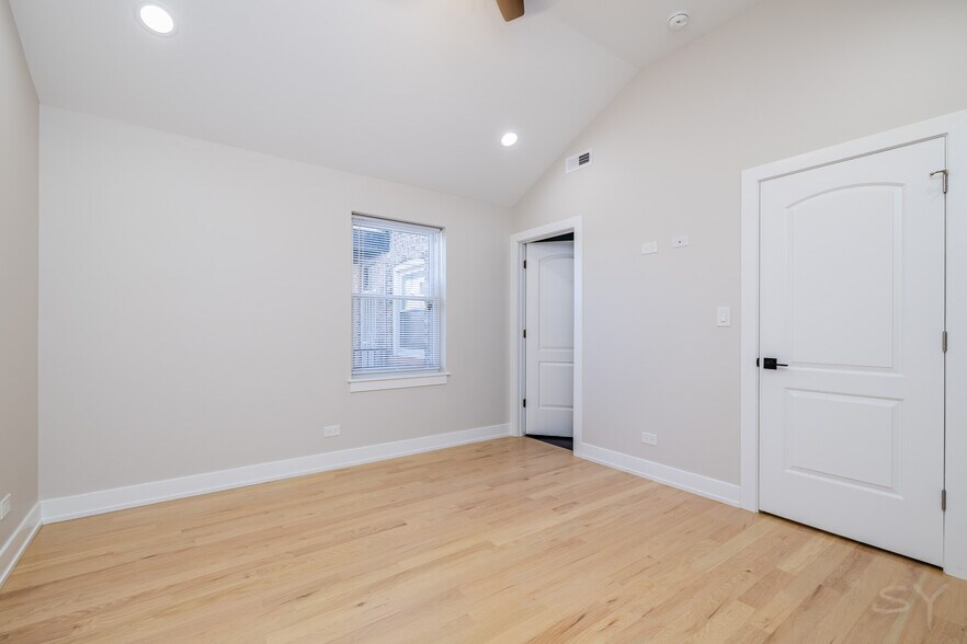 More Photos Of 6126 Eberhart ave, Chicago Apartments For Sale