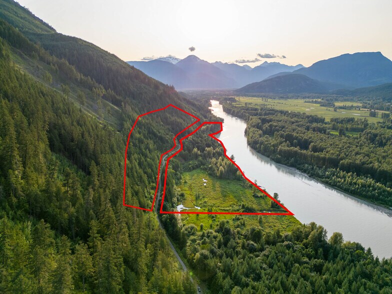 More Photos Of DL5148 Pemberton Waterfront, Mount Currie Land For Sale