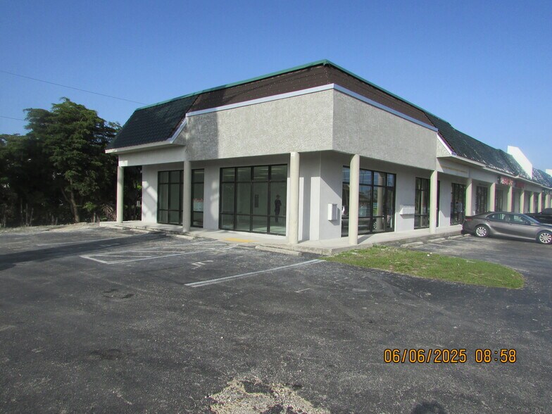 Primary Photo Of 17230-17250 S Tamiami Trl, Fort Myers Unknown For Lease