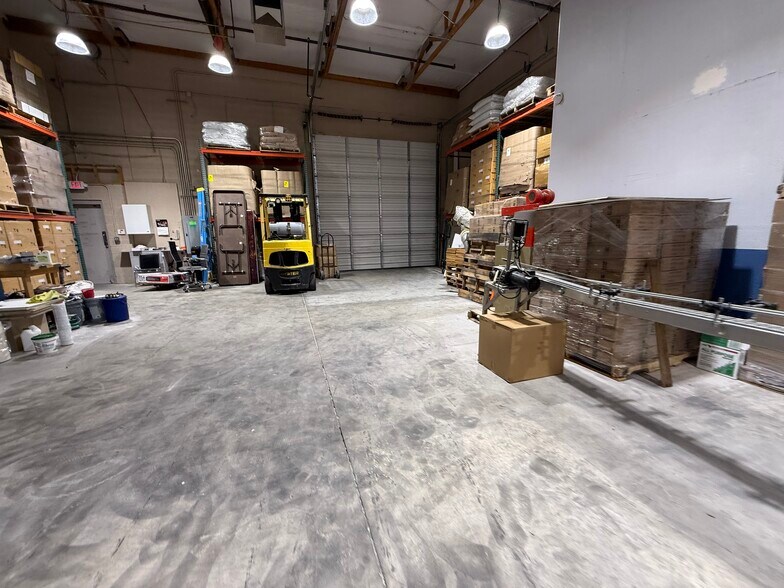 More Photos Of 1745 W Deer Valley Rd, Phoenix Light Distribution For Sale