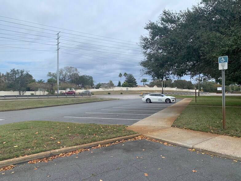 More Photos Of 7516 Ridge Rd, Port Richey Office For Sale