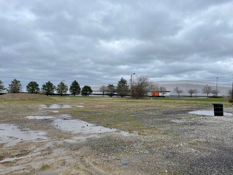 More Photos Of 2166 London Groveport Rd, Lockbourne Freestanding For Sale