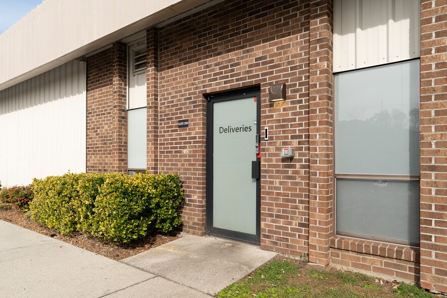 More Photos Of 4440 Walker Blvd, Knoxville Flex For Sale