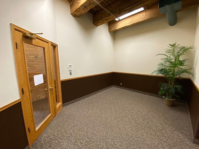 More Photos Of 413 Wacouta St, Saint Paul Office Residential For Lease