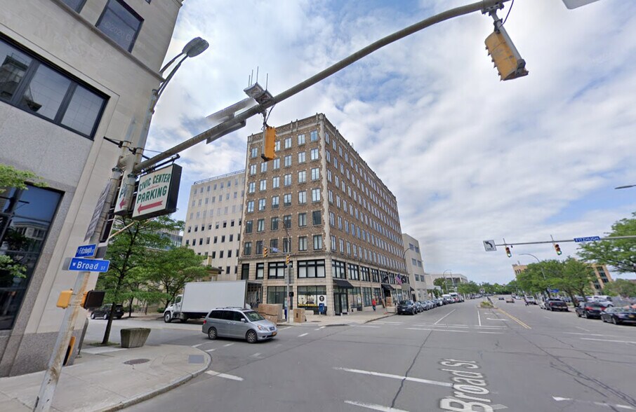 More Photos Of 65 W Broad St, Rochester Apartments For Lease