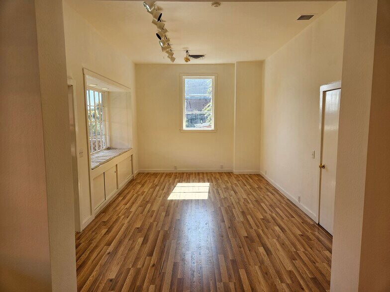More Photos Of 10470 Lansing St, Mendocino Storefront For Sale