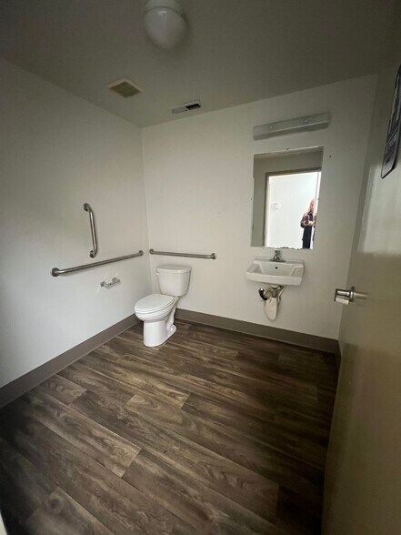 More Photos Of 1855 E Peckham Ln, Reno Flex For Sale