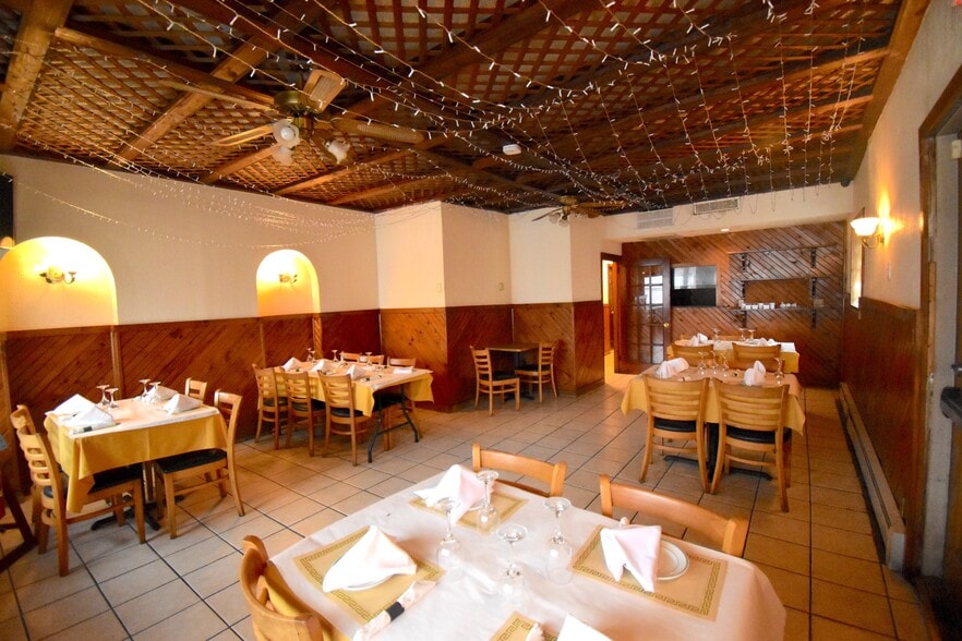 More Photos Of 2132 Jericho Tpke, Garden City Park General Retail For Lease