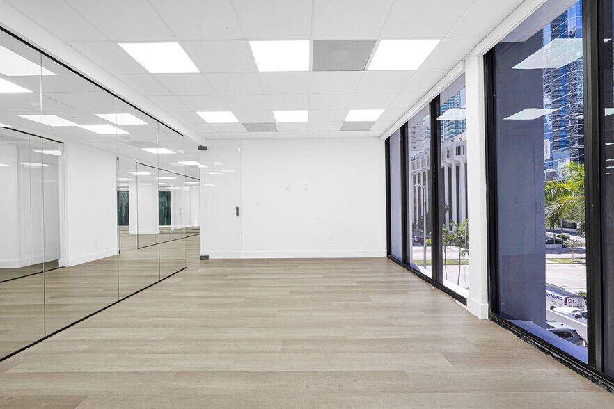 More Photos Of 1110 Brickell Ave, Miami Office For Sale