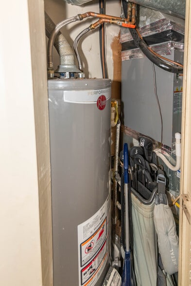 More Photos Of 401-405 S High St, Baltimore Storefront Retail Residential For Sale