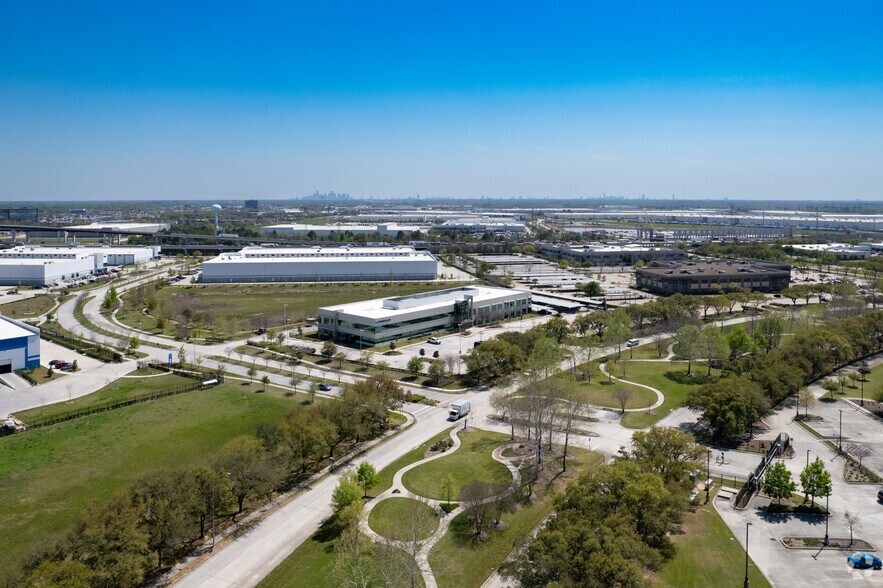 More Photos Of 681 Greens Pky, Houston Office For Lease