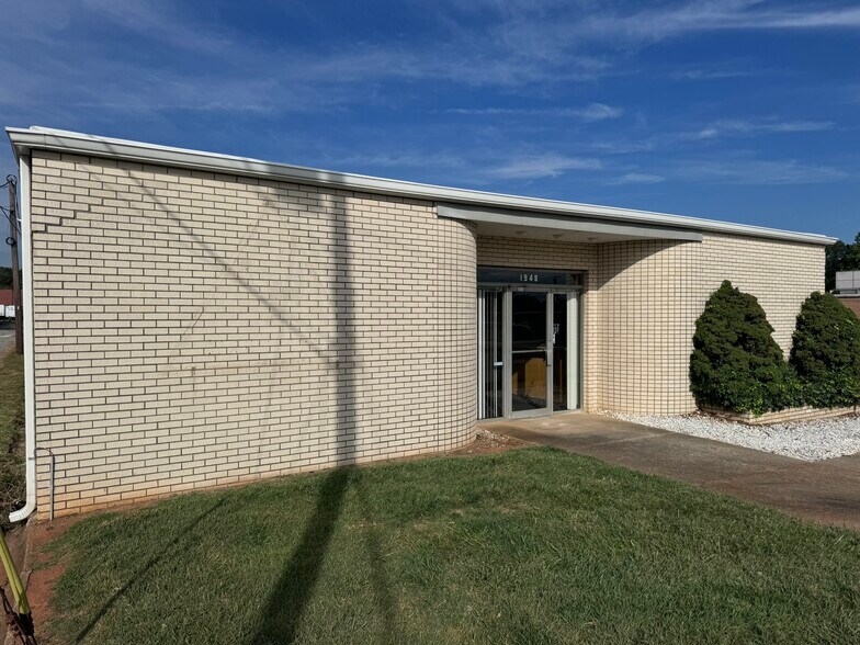 More Photos Of 1948 W Green Dr, High Point Warehouse For Lease