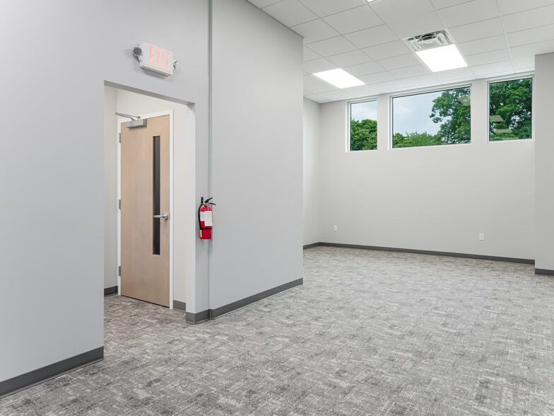 More Photos Of 559 Long Shoals Rd, Arden Medical For Lease