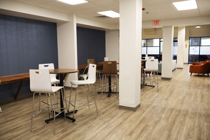 More Photos Of 206-210 W 4th St, Winston-Salem Storefront Retail Office For Lease