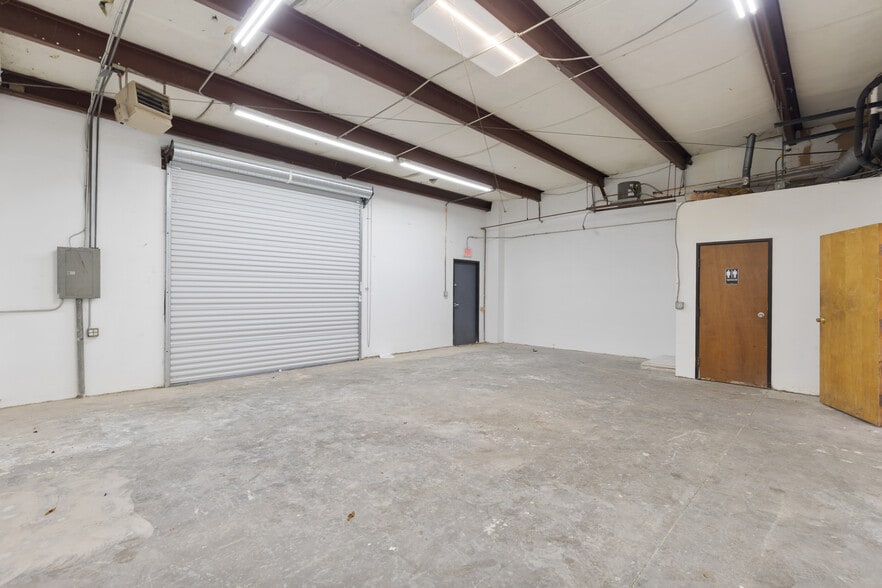 More Photos Of 15330 Lyndon B Johnson Fwy, Mesquite Unknown For Lease