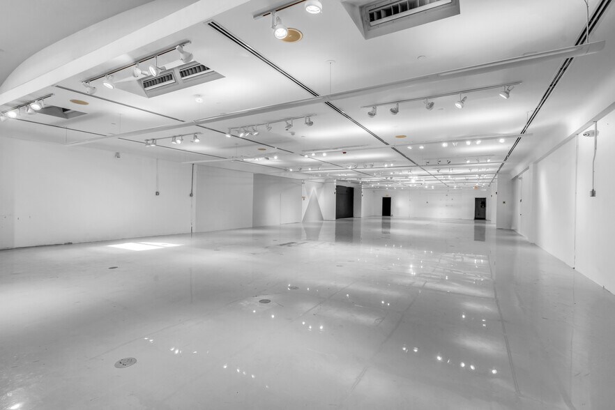 More Photos Of 721 Collins Ave, Miami Beach Storefront For Sale