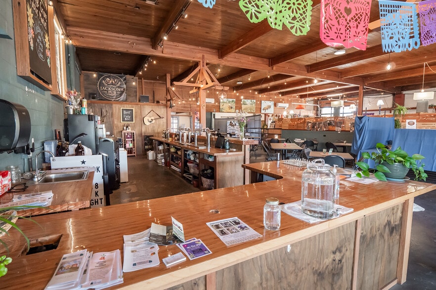 More Photos Of 926 E Main St, Cottage Grove Restaurant For Sale