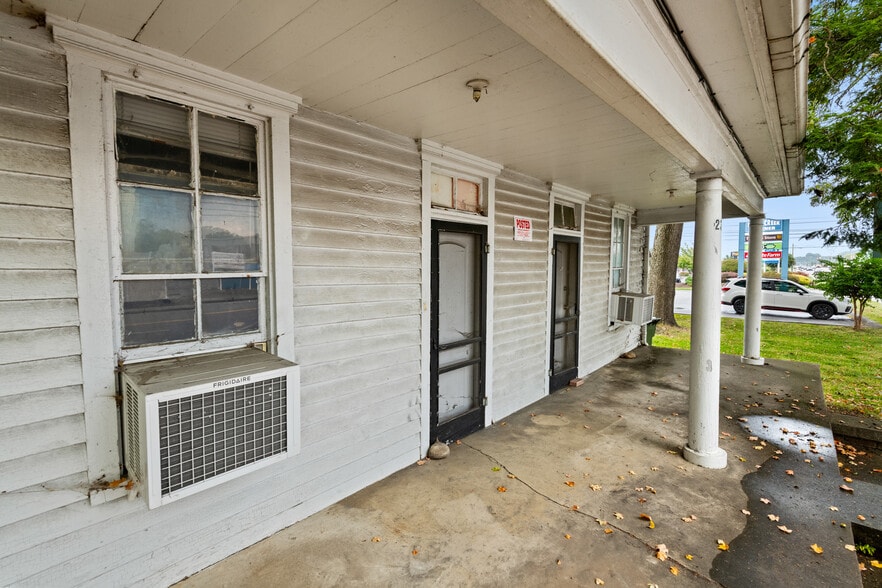 More Photos Of 226 E Main St, Sevierville Freestanding For Sale