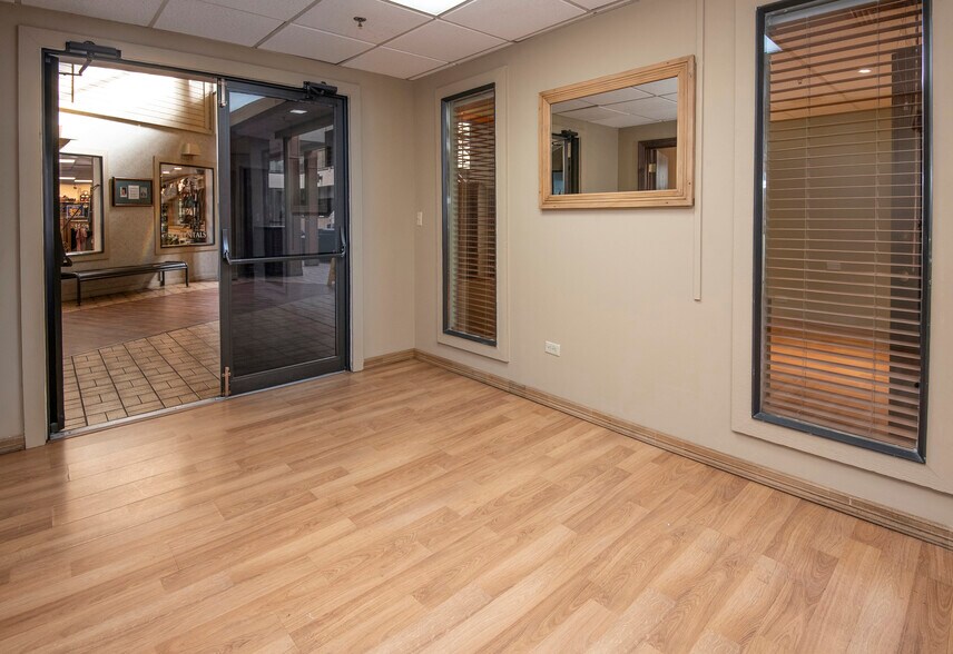 More Photos Of 47 E Beaver Creek Blvd, Avon Hotel For Lease