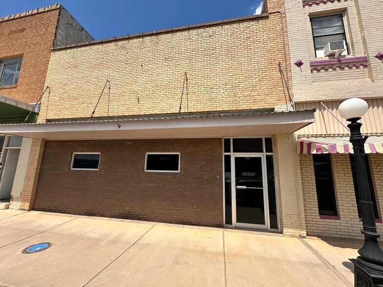 More Photos Of 410 N 1st St, Haskell Office For Sale