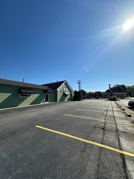 More Photos Of 1705 W Shore Rd, Warwick Restaurant For Lease