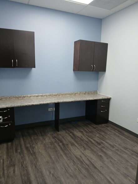 More Photos Of 4138 N Broadway St, Chicago Healthcare For Lease