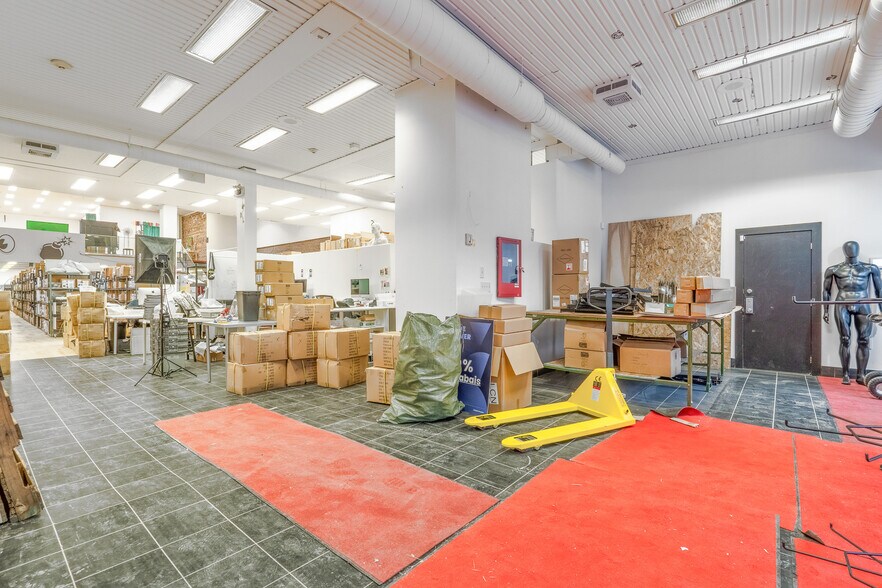 More Photos Of 40-42 Rue Wellington N, Sherbrooke Storefront Retail Office For Sale