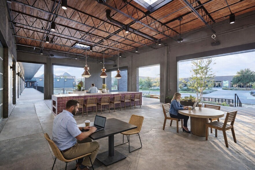 More Photos Of 119-127 Manufacturing St, Dallas Unknown For Lease