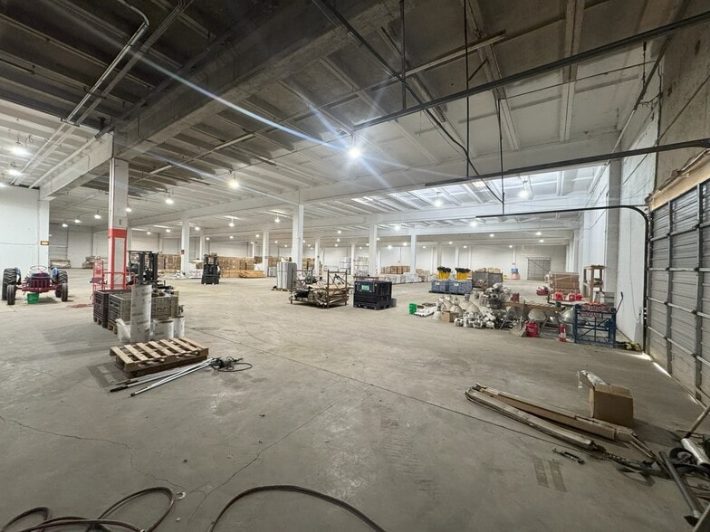 More Photos Of E Harper St, Poplar Bluff Warehouse For Lease