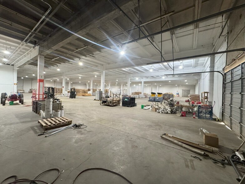 More Photos Of E Harper St, Poplar Bluff Warehouse For Lease