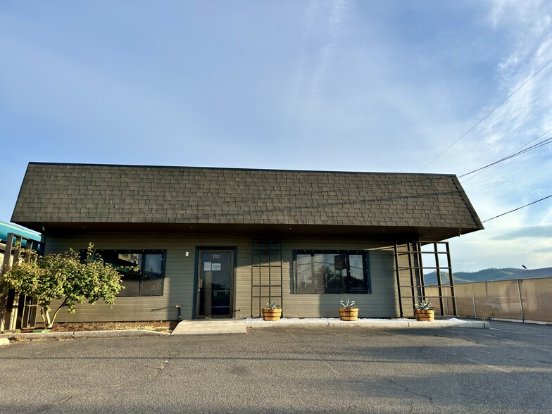 Primary Photo Of 2101 W Main St, Medford Office Residential For Lease