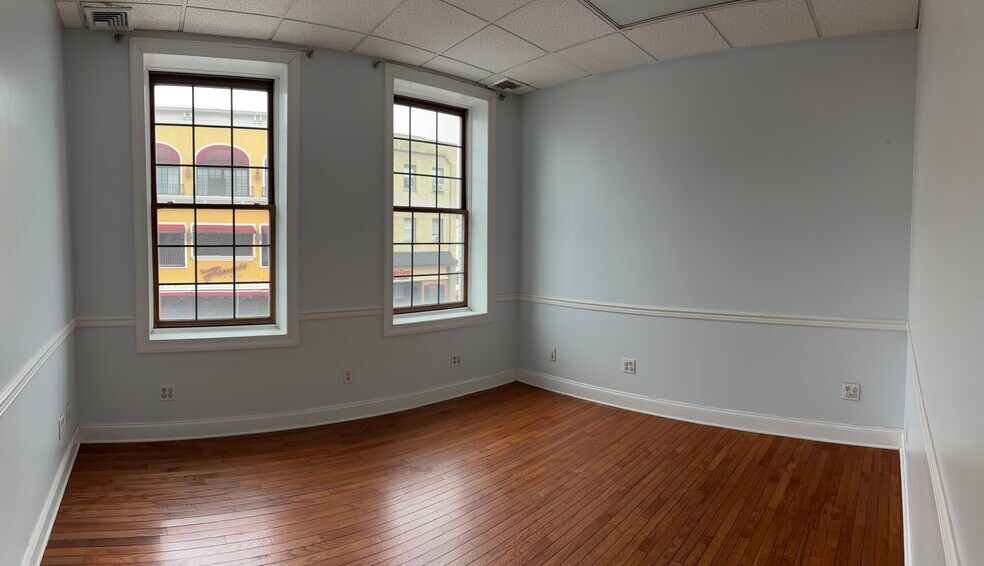 More Photos Of 7-13 Elm St, Westfield Restaurant For Lease