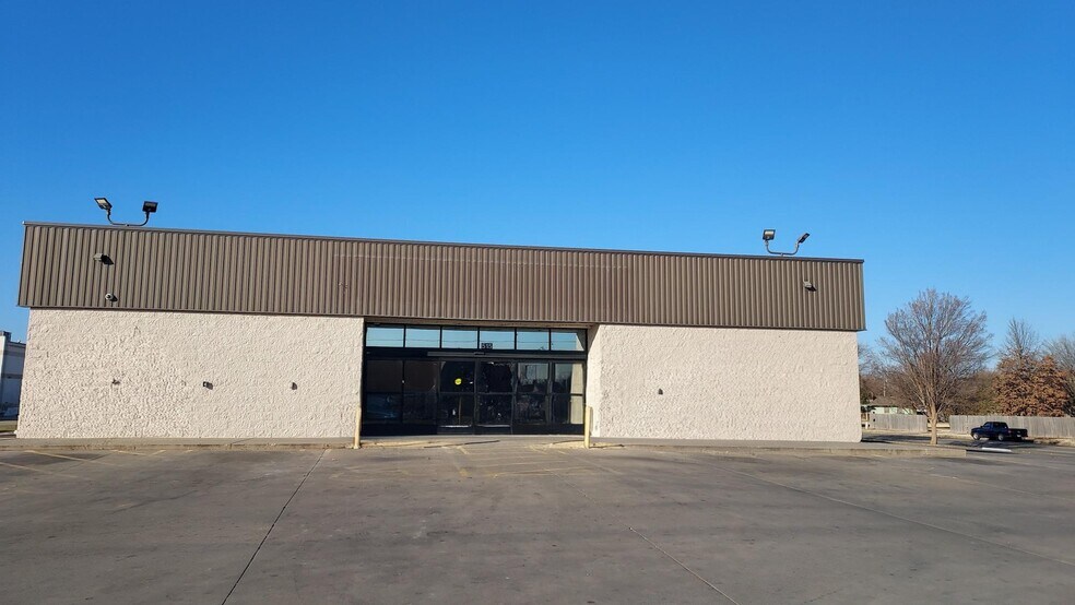 Primary Photo Of 515 S Dugan Rd, Wichita Freestanding For Sale