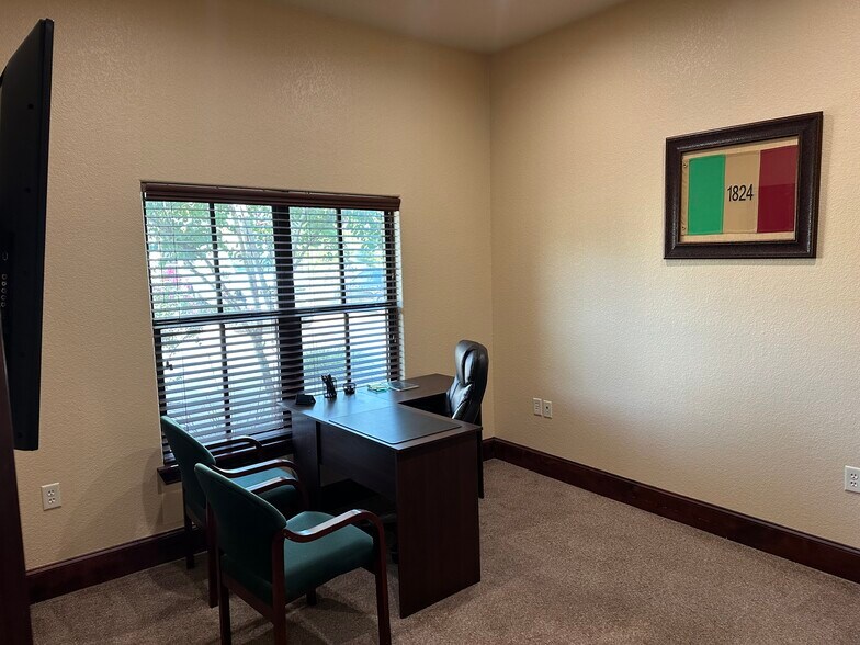 More Photos Of 2131 E Kirkwood Blvd, Southlake Office For Lease