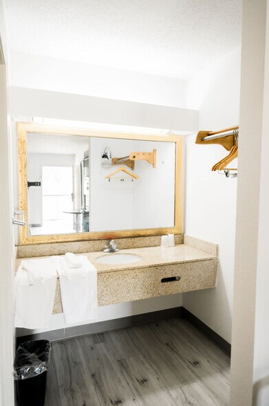 More Photos Of 337 Devereaux Dr, Natchez Hotel For Sale