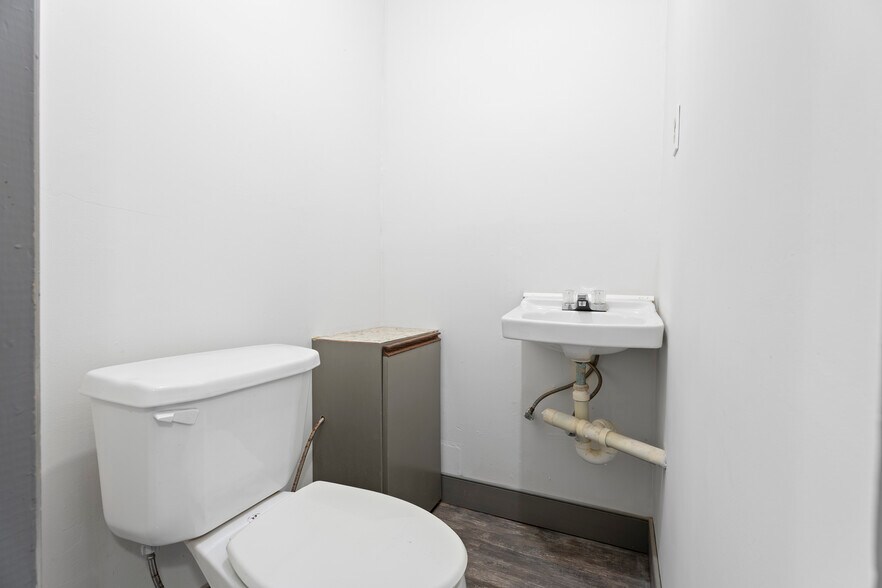 More Photos Of 300 Range St, Marshall Multifamily For Sale