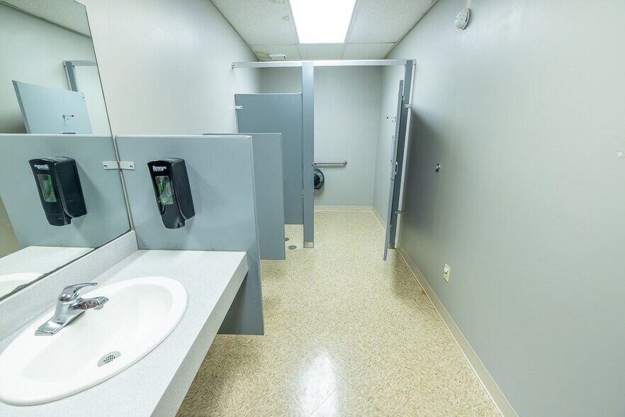 More Photos Of 800 SW 150 Hwy, Lee's Summit Office For Sale