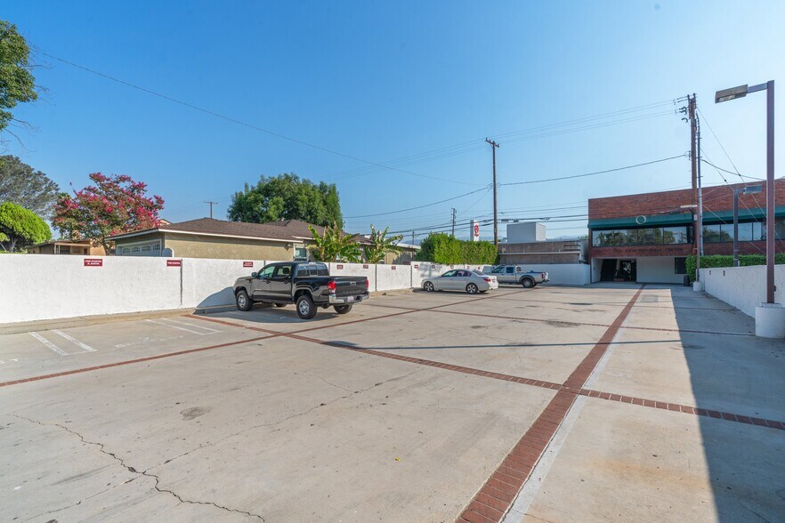 More Photos Of 1023 N Hollywood Way, Burbank Office For Lease