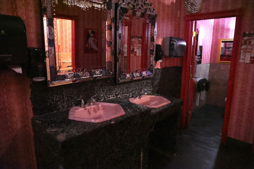 More Photos Of 3330 N Academy Blvd, Colorado Springs Bar For Sale