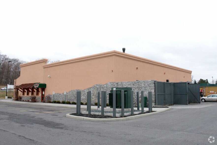 More Photos Of 675 Troy Schenectady Rd, Latham Restaurant For Lease