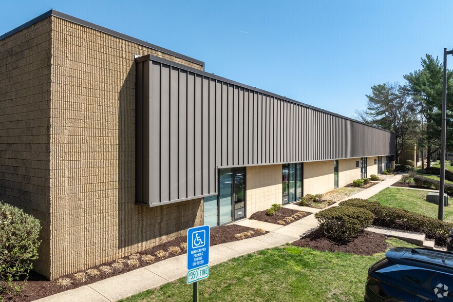 More Photos Of 9176 Red Branch Rd, Columbia Showroom For Lease