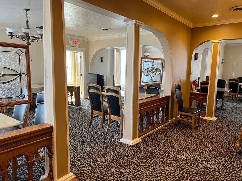 More Photos Of 4905 W Tuscarawas St, Canton Restaurant For Lease