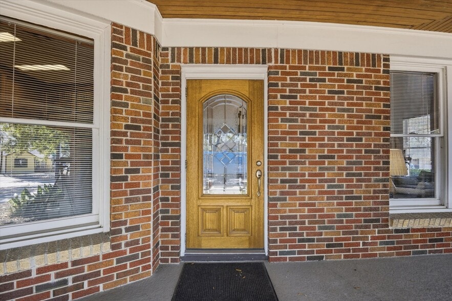 More Photos Of 717 E 1st St, Humble Office Residential For Sale